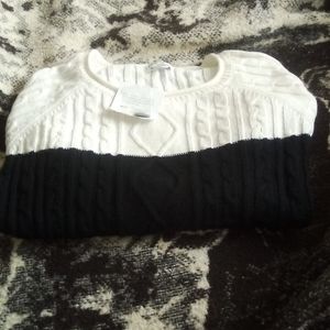 Croft and Barrow color block sweater in size L.